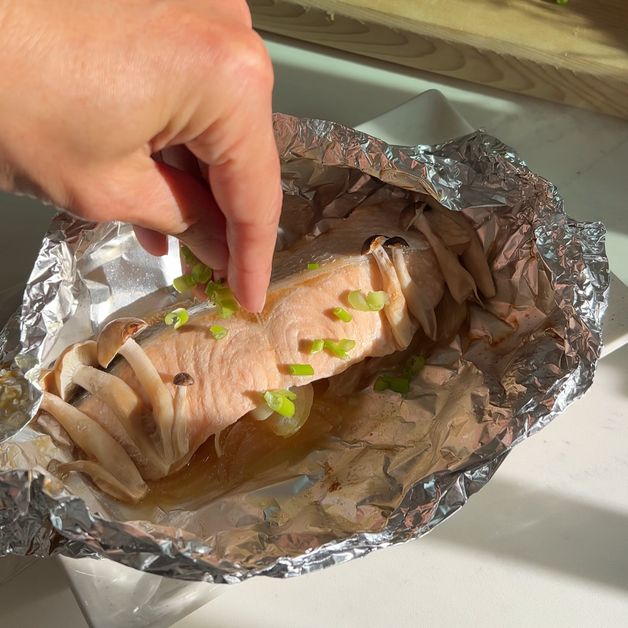 Japanese Salmon in Foil Recipe (鮭のホイル焼き) – Easy Dinner Idea